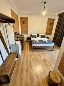 a bedroom with a bed in a room at Hotel Anari in Sik't'arva