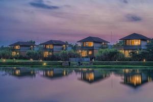 a house with a lake in front of it at A'lanka luxury hotel in haputale in Walhaputenna