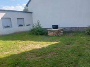 a house with a stone bench in front of a wall at Cyklostatek Magda in Střížovice