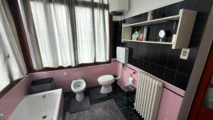 a small bathroom with a toilet and a sink at Etoile Affittacamere in Saint Vincent