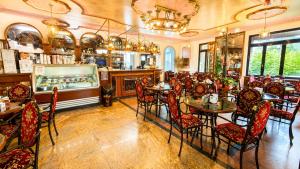 a restaurant with tables and chairs and a bar at Etoile Affittacamere in Saint Vincent