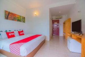 a bedroom with a bed and a flat screen tv at Koh Lak Resort in Prachuap Khiri Khan