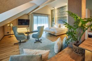 a living room with two chairs and a couch at Weingut und Gästehaus Apel in Nittel