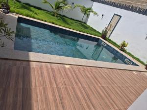 an overhead view of a swimming pool with a wooden deck at Villa Madiba in Somone