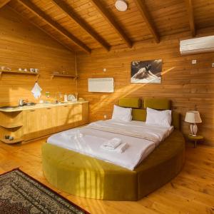 a bedroom with a large bed and a sink at Bioland VILLA's in Novoberdo