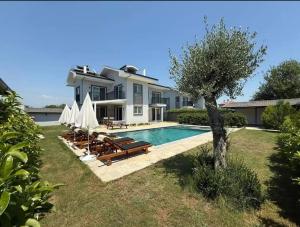 a villa with a swimming pool and a house at Sever Apart in Gaziantep