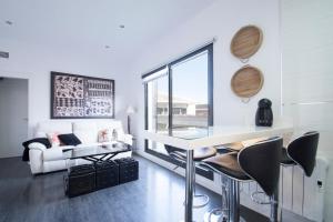Posedenie v ubytovaní Apartamento Atico Real Suites