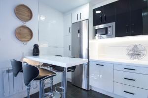 Kuchyň nebo kuchyňský kout v ubytování Apartamento Atico Real Suites