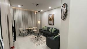 a living room with a couch and a table at الاخشبان in Jeddah