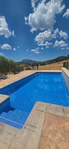 a large blue swimming pool with a sky background at Piedra del Tesoro in Riópar