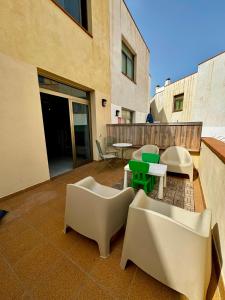 a patio with chairs and tables on a balcony at Casa Gino in El Cotillo