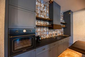 a kitchen with an oven and a counter top at Galuonu Vilos Vip vila in Inturkė +19 photos