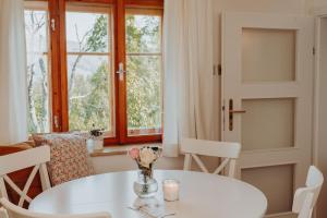 a room with a table and chairs and a window at Der Yogahof in Tratten