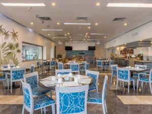 a restaurant with blue and white chairs and tables at Club Regina Cancun in Cancún