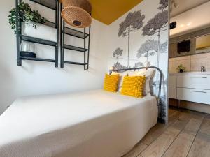 a bedroom with a bunk bed with yellow pillows at Balcon Vue Panoramique - Parking - Gare 200m in Vienne