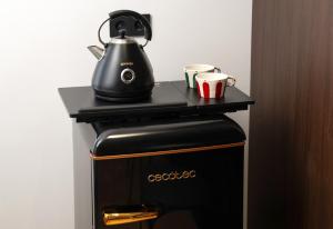 a tea kettle on top of a coffee machine at Namus House in Stepʼanavan