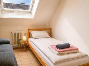 a small bedroom with a bed and a window at Odw homes - 3Room Apartment for Workers in Weinheim