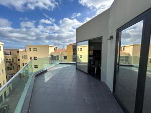an empty balcony of a building with a view at Carreira Residence in Funchal