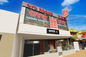 a store front of a kroo roos restaurant at HOTEL O SUNSHINE in Ghaziabad +21 photos