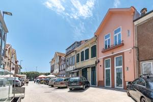 a street with cars parked on the side of the road at Studio FAMEUSE in Matosinhos