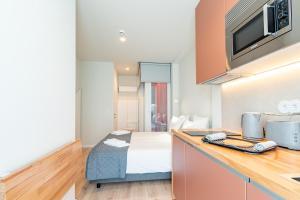 a hotel room with a bed and a desk at Studio FAMEUSE in Matosinhos
