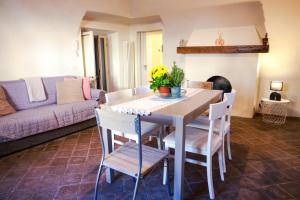 a living room with a table and chairs and a couch at The River House in Bagnone +14 photos