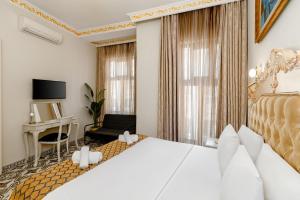 a hotel room with a bed and a television at Felicity Palace Sirkeci in Istanbul