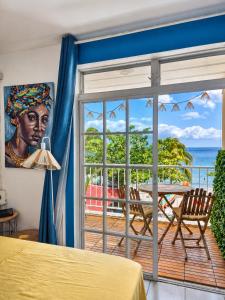 a bedroom with a window with a view of the ocean at STUDIO PIEDS DANS L EAU A SCHOELCHER in Schœlcher