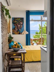 a room with a table with a bowl of fruit on it at STUDIO PIEDS DANS L EAU A SCHOELCHER in Schœlcher +8 photos