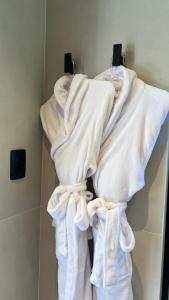 a pile of white towels on a rack in a bathroom at Cabana No Lago in Rancho Queimado