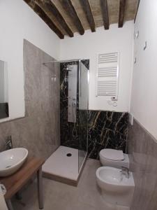 a bathroom with two toilets and a shower at B&B Casa Merulo- Camera singola con bagno privato in Parma