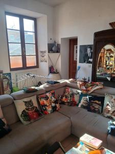 a living room with a couch with pillows on it at A casetta in Bastia