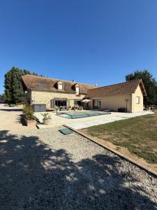 a large home with a driveway and a house at Le Refuge du Saule in Saint-Aubin-de-Locquenay
