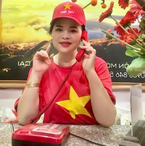 a young girl talking on a cell phone at Công Thành Hotel 1 in Lao Cai