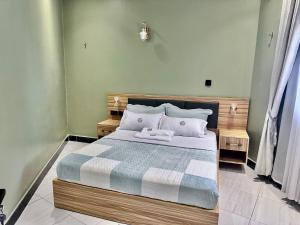 a bedroom with a bed with two towels on it at El Gado Casas in Kampala