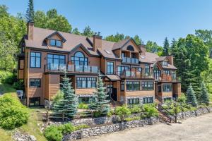 an image of a large house at Tremblant Prestige - Clairiere 406 in Mont-Tremblant