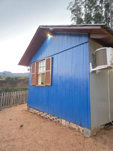 a blue building with a window on the side at Vila dos Tropeiros in Lauro Müller +9 photos