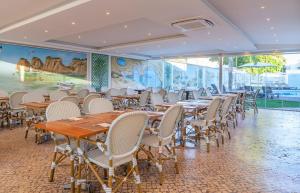 a row of tables and chairs in a restaurant at Lagoa Hotel in Lagoa +36 photos
