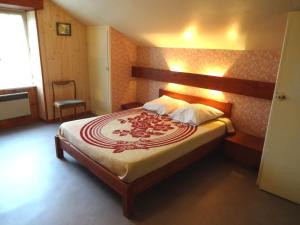 a bedroom with a large bed in a room at Gîtes La Coquille in Ternuay-Melay-et-Saint-Hilaire