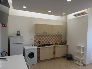 a kitchen with a washing machine and a washer at MONTREAL FLAT STUDIO in Reggio di Calabria