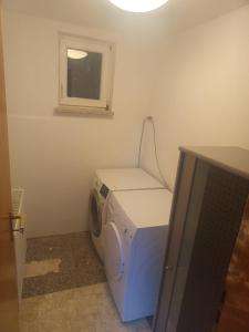 a washer and dryer in a room with a television at Werrapark Apart Heubach in Masserberg