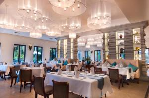 Restoran või mõni muu söögikoht majutusasutuses Lotus Blanc Resort