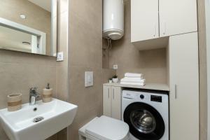 a bathroom with a washing machine and a sink at Apartman Tena in Barban