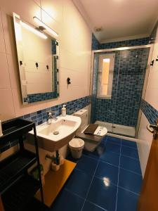 a bathroom with a sink and a toilet and a mirror at Nuestro sueño jurásico in Barreiros +9 photos