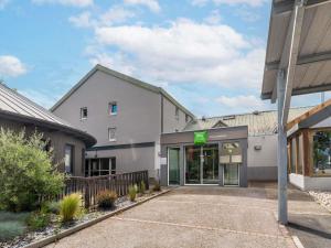 an office building with a sign in front of it at ibis Styles Brive Ouest in Brive-la-Gaillarde
