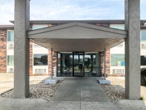 an entrance to a brick building with glass doors at Motel 6 Omaha - Central in La Vista
