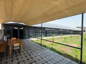 an external view of a building with a wooden roof at M&M Hotel in Pʼarakʼar