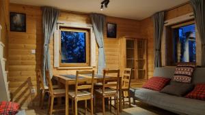 Gallery image of Domek w górach z jacuzzi in Nowica