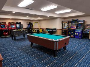 a room with a pool table and arcade games at Hotel Glenwood Springs in Glenwood Springs