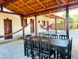 a wooden table and chairs under a pavilion at Pousada Ondas do Vento in Tatajuba